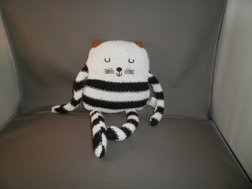 HEMA kat/poes gebreide/gehaakt lijf poten 28 cm oogjes dicht, Ophalen of Verzenden, Nieuw