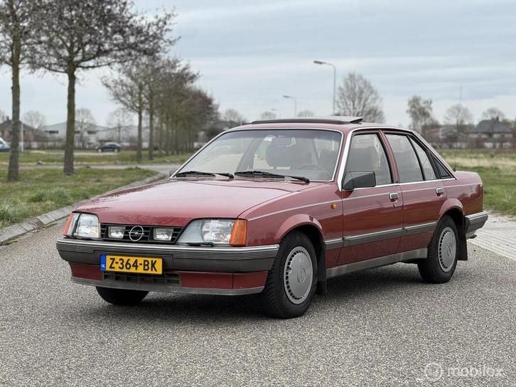 Opel Rekord GLS 2.2i, Auto's, Oldtimers, Bedrijf, Te koop, Opel, Benzine, Sedan, Handgeschakeld, Geïmporteerd, Rood, Achterwielaandrijving