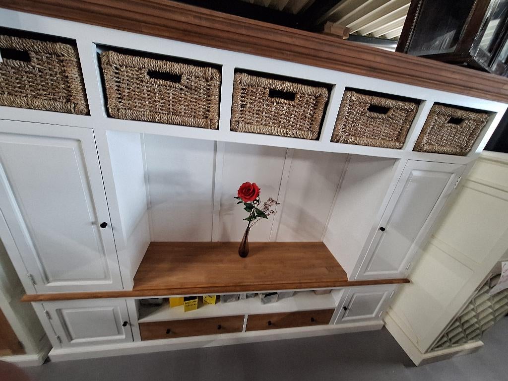 Grote landelijke wandkast met rieten manden, Ophalen, Met deur(en), Zo goed als nieuw, Overige materialen