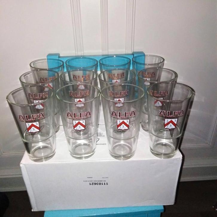 Alfa bierglazen Limburgse familiebrouwerij 12 stuks, Verzamelen, Biermerken, Zo goed als nieuw, Glas of Glazen, Overige merken