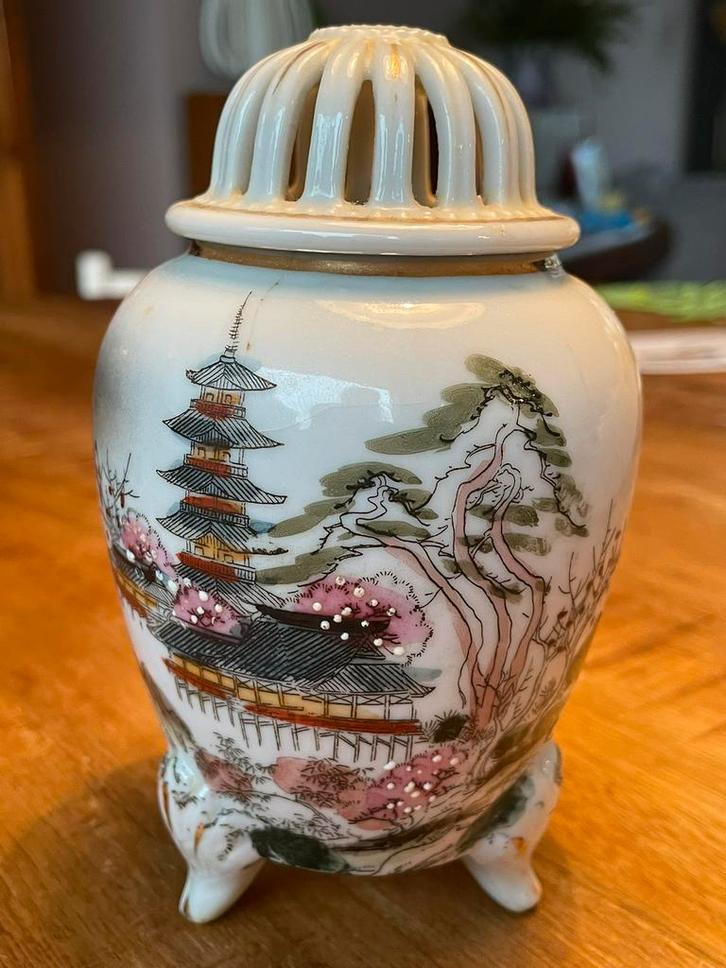 Japans porseleinen wierookbrander, Antiek en Kunst, Antiek | Porselein, Ophalen of Verzenden