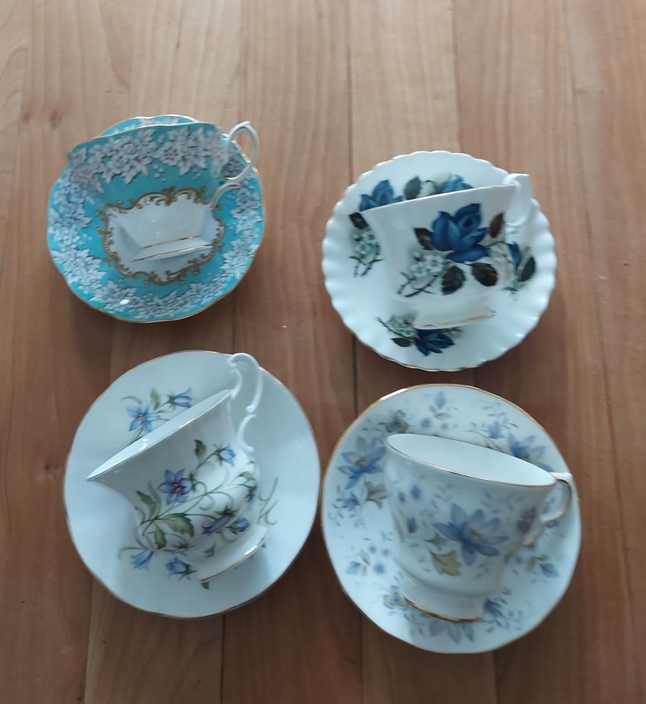 Vier Engelse kopjes met schotels, Antiek en Kunst, Ophalen of Verzenden