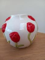 Action vaas met tulpen, 16 cm hoog, Gebruikt, Overige kleuren, Aardewerk of Porselein, Ophalen of Verzenden