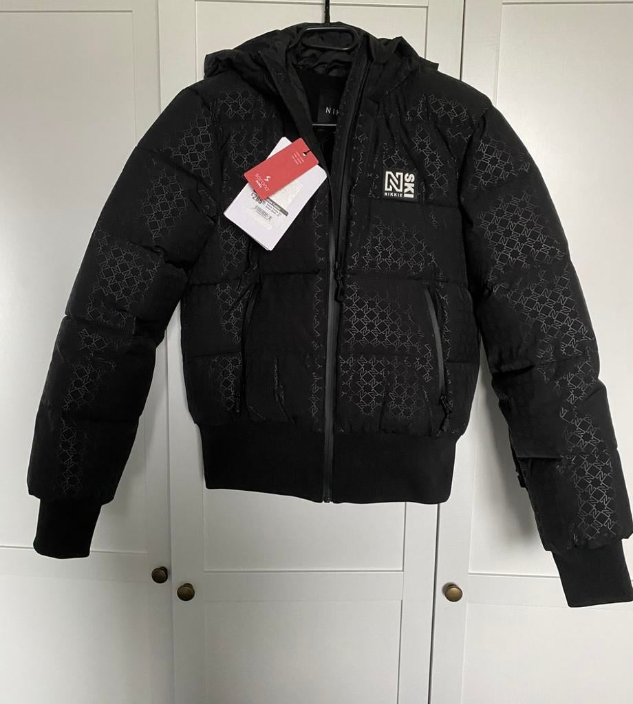 Nikkie Yenthe Dames Korte Winterjas maat 34 NIEUW, Kleding | Dames, Jassen | Winter, Ophalen of Verzenden, Nieuw, Maat 34 (XS) of kleiner