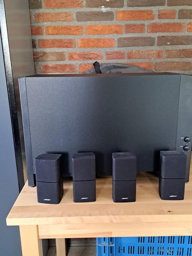 Bose Acoustimass 10 en 4 kleine boxen, 70 watt of meer, Zo goed als nieuw, 5.1-systeem, Overige spelers