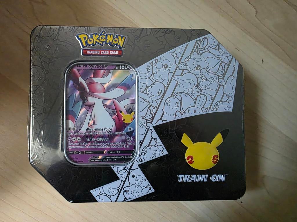 Pokemon celebrations dark sylveon big tin collection, Ophalen of Verzenden, Nieuw, Boosterbox
