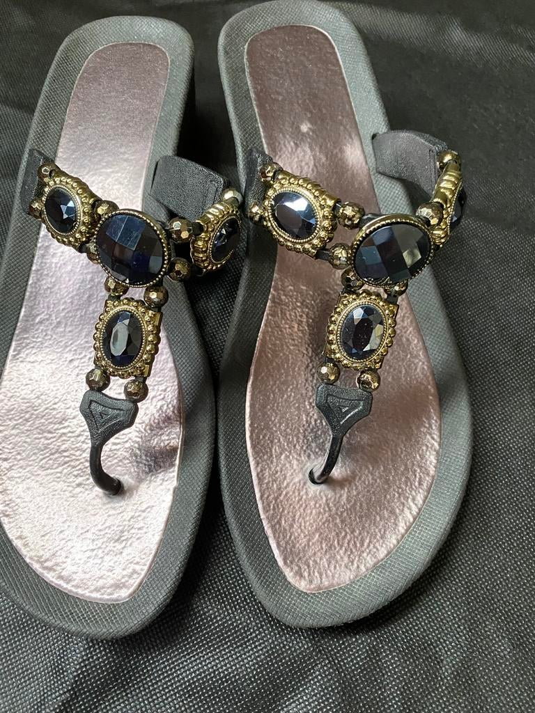 Italiaanse slippers (40) z.g.a.n. met steentjes, Ophalen of Verzenden, Zo goed als nieuw