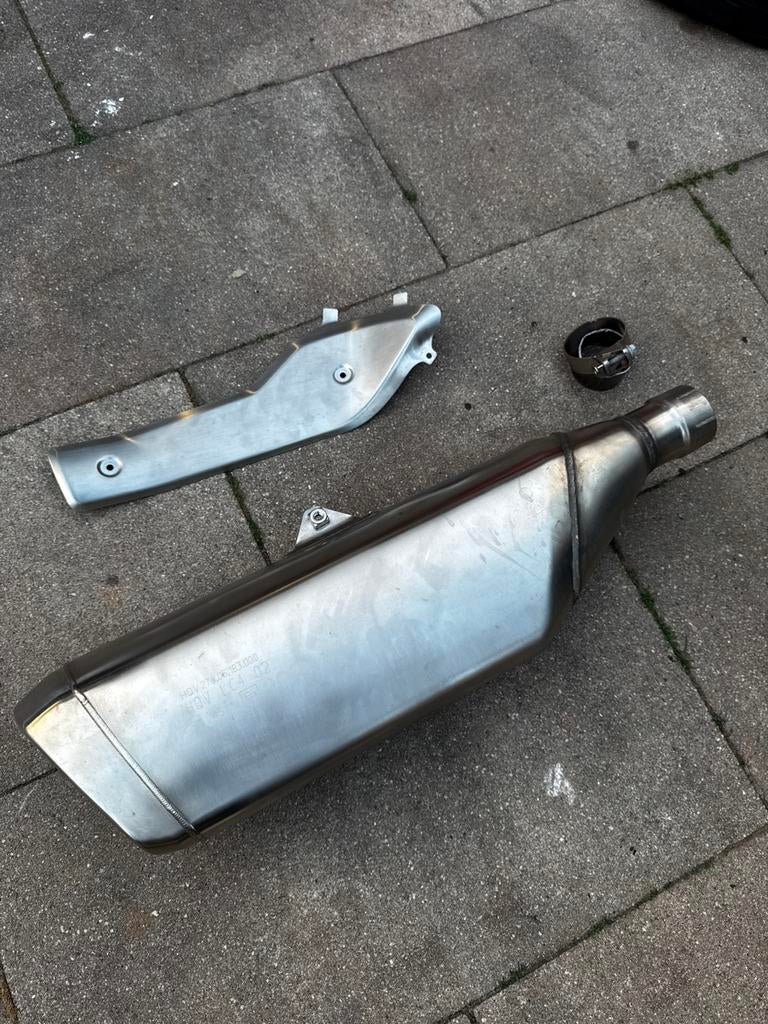 Husqvarna 701 uitlaat, Motoren, Ophalen