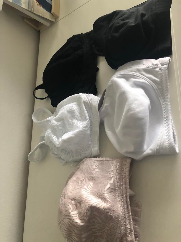 Zo goed als nieuwe beugelloze bh's -  diverse  maten, Kleding | Dames, Ondergoed en Lingerie, Ophalen of Verzenden, Zwart, BH