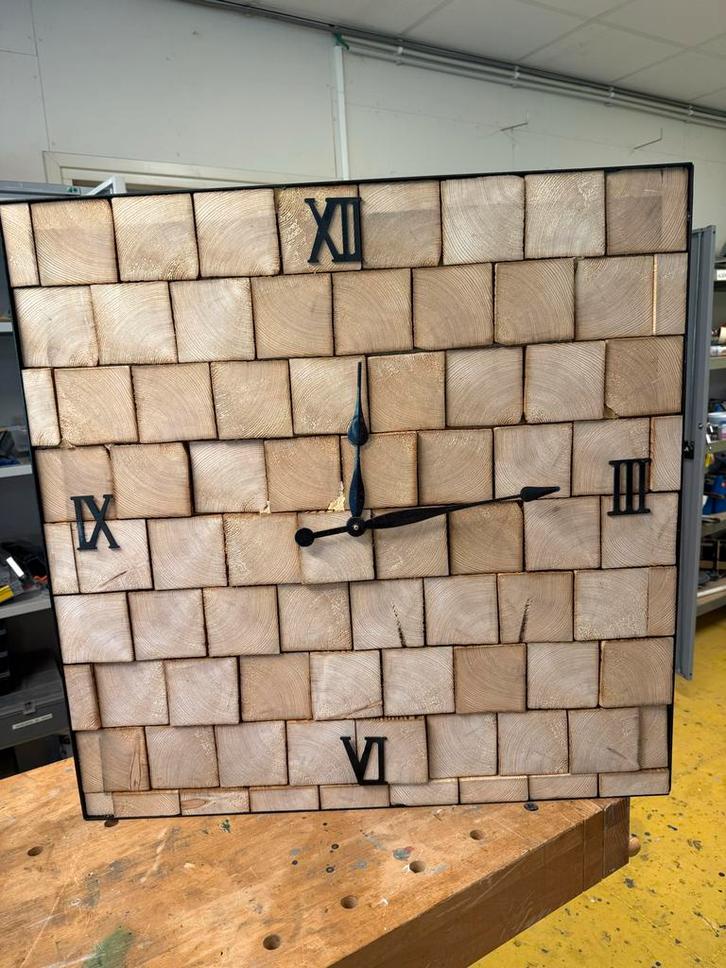 Unieke handgemaakte vierkante wandklok 80x80 cm, Huis en Inrichting, Woonaccessoires | Klokken, Nieuw, Wandklok, Analoog, Ophalen of Verzenden