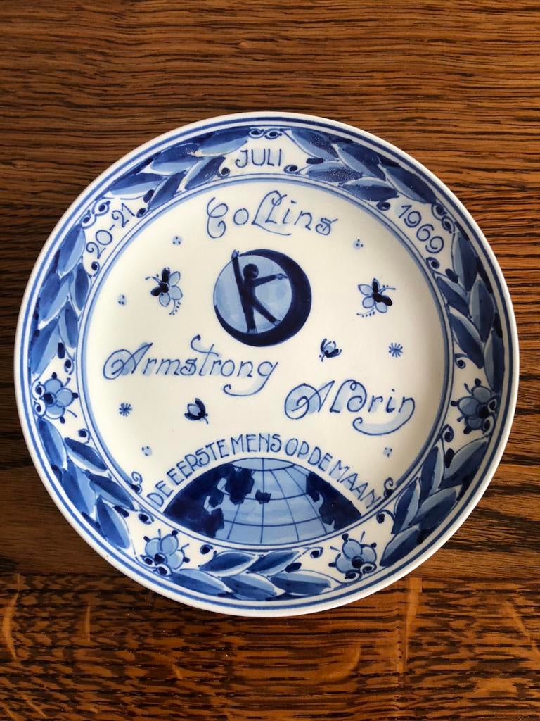 Delfts blauw bordje uitgegeven tgv de eerste mens op de maan, Ophalen of Verzenden