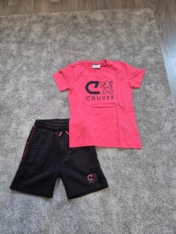 Cruyff joggingpak maat 152
1x gedragen, Meisje, Ophalen of Verzenden, Zo goed als nieuw, Setje