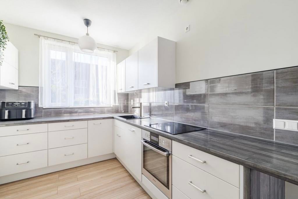 Nette keuken uit 2018 met Samsung combi oven/magnetron, Huis en Inrichting, Keuken | Complete keukens, Gebruikt, Wit, Hoekkeuken