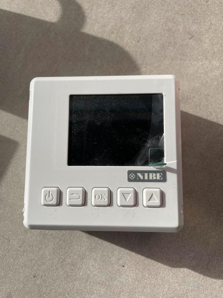 NIBE RMU40 Kamerthermostaat - Zo goed als nieuw, Doe-het-zelf en Verbouw, Thermostaten, Zo goed als nieuw, Slimme thermostaat