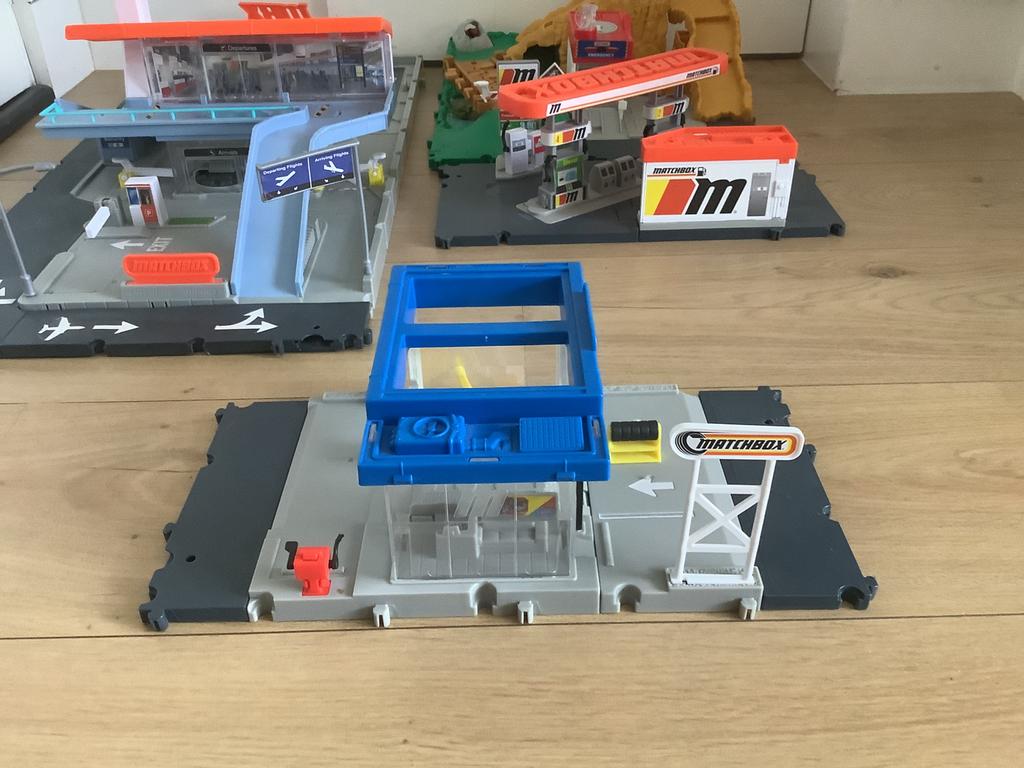 Diversen Matchbox action drivers sets/vliegveld/garage etc, Ophalen of Verzenden, Gebruikt