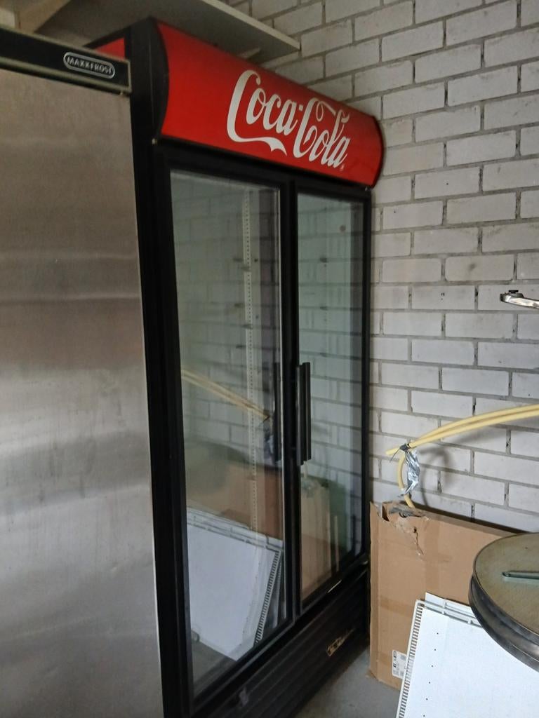 Coca-Cola Koelkast - Perfect voor Drankjes, Witgoed en Apparatuur, 200 liter of meer, 60 cm of meer, Zonder vriesvak, Gebruikt