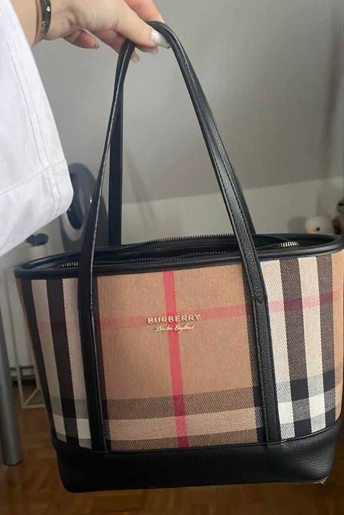 Burberry tasje, Sieraden, Tassen en Uiterlijk, Tassen | Damestassen, Gebruikt, Handtas, Beige, Ophalen of Verzenden