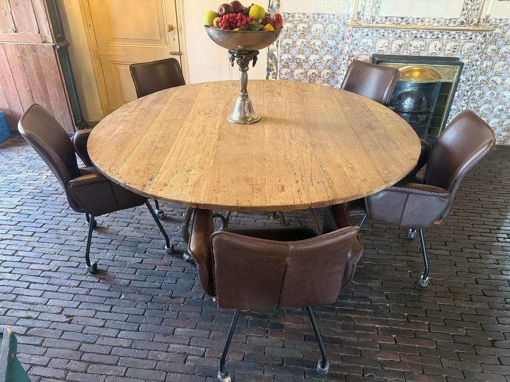 Ronde antieke eettafel diameter 180 cm en 5 leren stoelen, Huis en Inrichting, Tafels | Eettafels, Ophalen, Gebruikt, 150 tot 200 cm