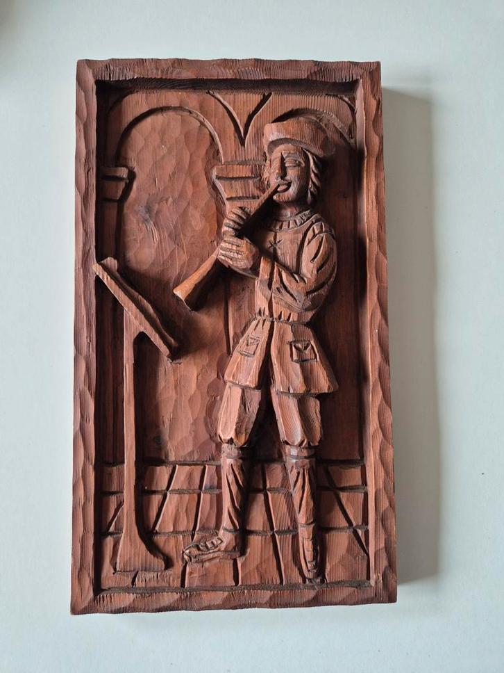 Handgestoken Wandpaneel Hout - Middeleeuwse Muzikant, Antiek en Kunst, Kunst | Beelden en Houtsnijwerken, Ophalen of Verzenden