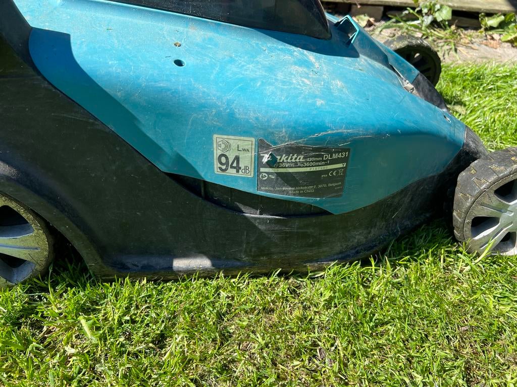 Makita DLM431 Accu-grasmaaier 36V (zonder accu), Cirkelmaaier, Gebruikt, Accu-grasmaaier, Ophalen of Verzenden