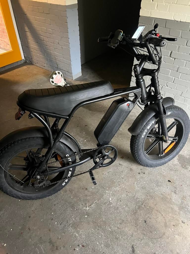 Ouxi v8, Fietsen en Brommers, Zo goed als nieuw, 51 tot 55 cm, 50 km per accu of meer, Ophalen
