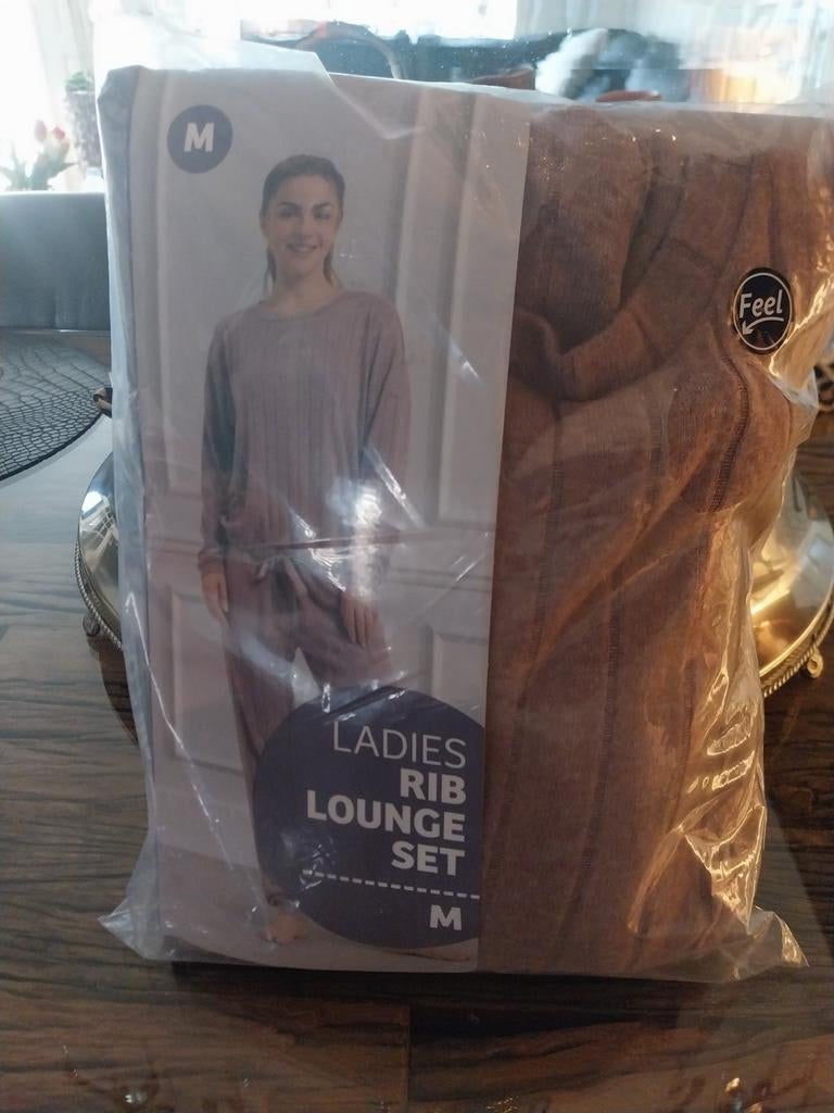 Loungepak dames ribstof maat M, Kleding | Dames, Huispakken, Ophalen of Verzenden