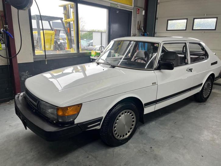 Saab 900 2.0 GL, Auto's, Saab, Bedrijf, Te koop, Saab 900, Benzine, Hatchback, Handgeschakeld, Origineel Nederlands, Wit, Voorwielaandrijving