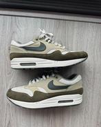 Nike Air Max 1 "Medium Olive" 2018 - Maat 41, Ophalen of Verzenden, Zo goed als nieuw, Groen, Sneakers of Gympen