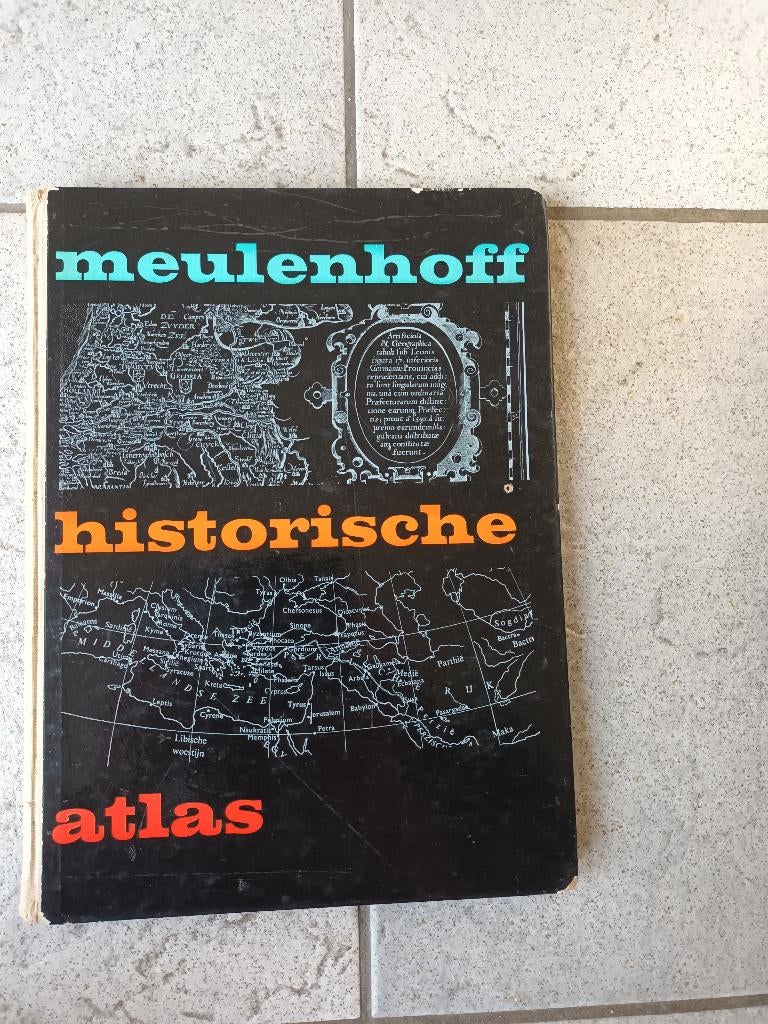 Historische atlas, Boeken, Gelezen, Overige atlassen, Ophalen of Verzenden, 1800 tot 2000