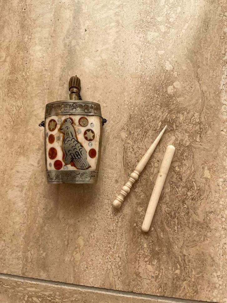 Antiek snuifdoosje met gereedschap, Antiek en Kunst, Antiek | Overige Antiek, Ophalen of Verzenden