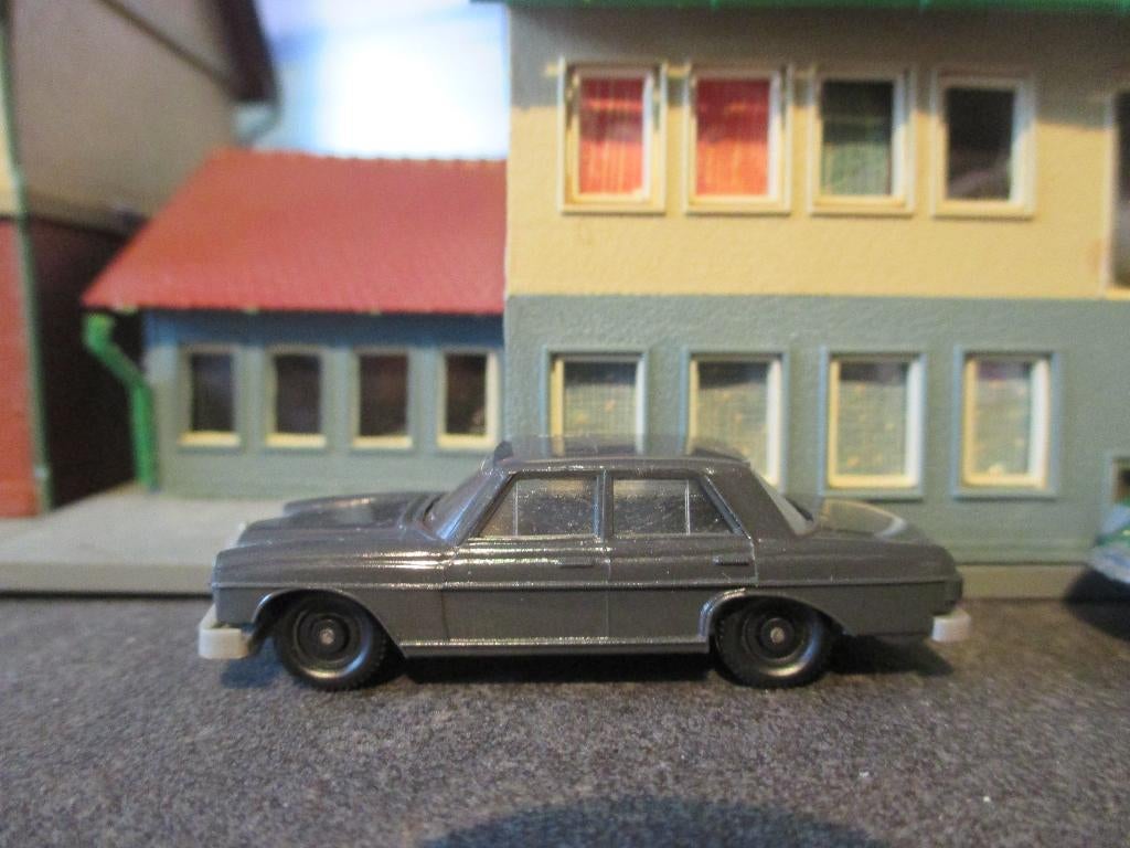 Mercedes Benz 250 W114 /8 Kleinbahn Wiking-kopie grijs, Ophalen of Verzenden, Zo goed als nieuw, Auto, Overige merken