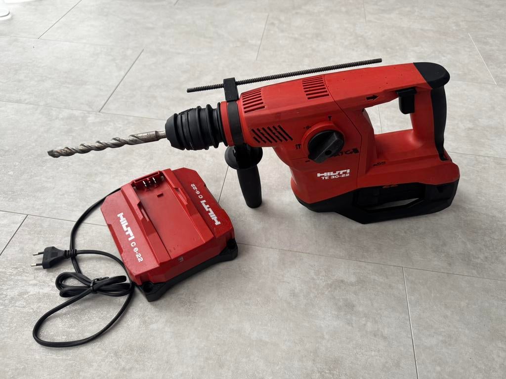 HILTI BOORHAMER TE 30-22 NURON ACCU 22V 8 Ah, Doe-het-zelf en Verbouw, Gereedschap | Boormachines, Ophalen of Verzenden, Zo goed als nieuw