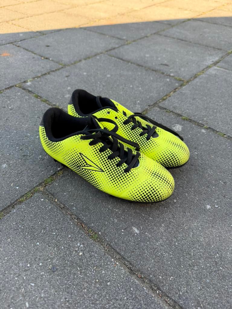 Voetbalschoenen te koop!!, Ophalen, Maat XS of kleiner, Schoenen, Zo goed als nieuw