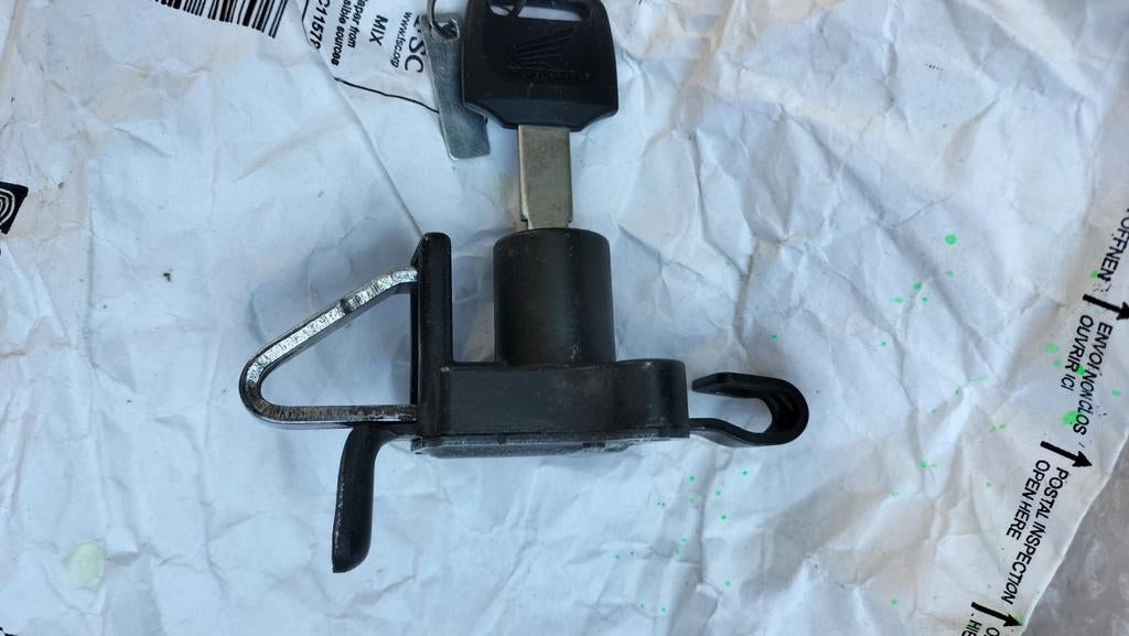Honda zadel/helm slot 77110ML7922, Ophalen of Verzenden, Gebruikt