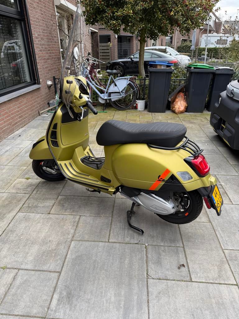 Vespa GTS 300 - Stijlvolle en Krachtige Scooter