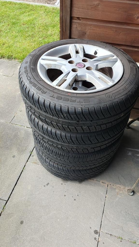 Vier zomerbanden met fiat velgen, Ophalen