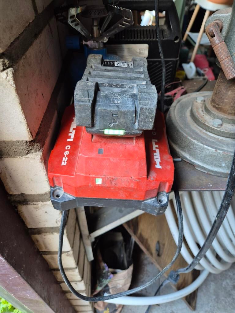 Hilti acculader C6-22 met accu B22 85, Ophalen of Verzenden