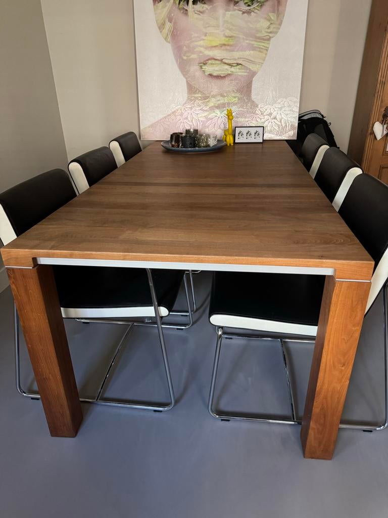 Leolux Vivre eettafel van Amerikaans kersenhout, Huis en Inrichting, Tafels | Eettafels, Ophalen, Gebruikt, 100 tot 150 cm, Vijf personen of meer