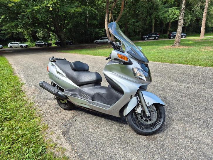 Suzuki AN650 Burgman - 2de eignr/nw rem+schijf+band/topkof, Motoren, Motoren | Suzuki, Particulier, Scooter, meer dan 35 kW, 2 cilinders