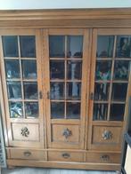 Donker eiken kast, Ophalen