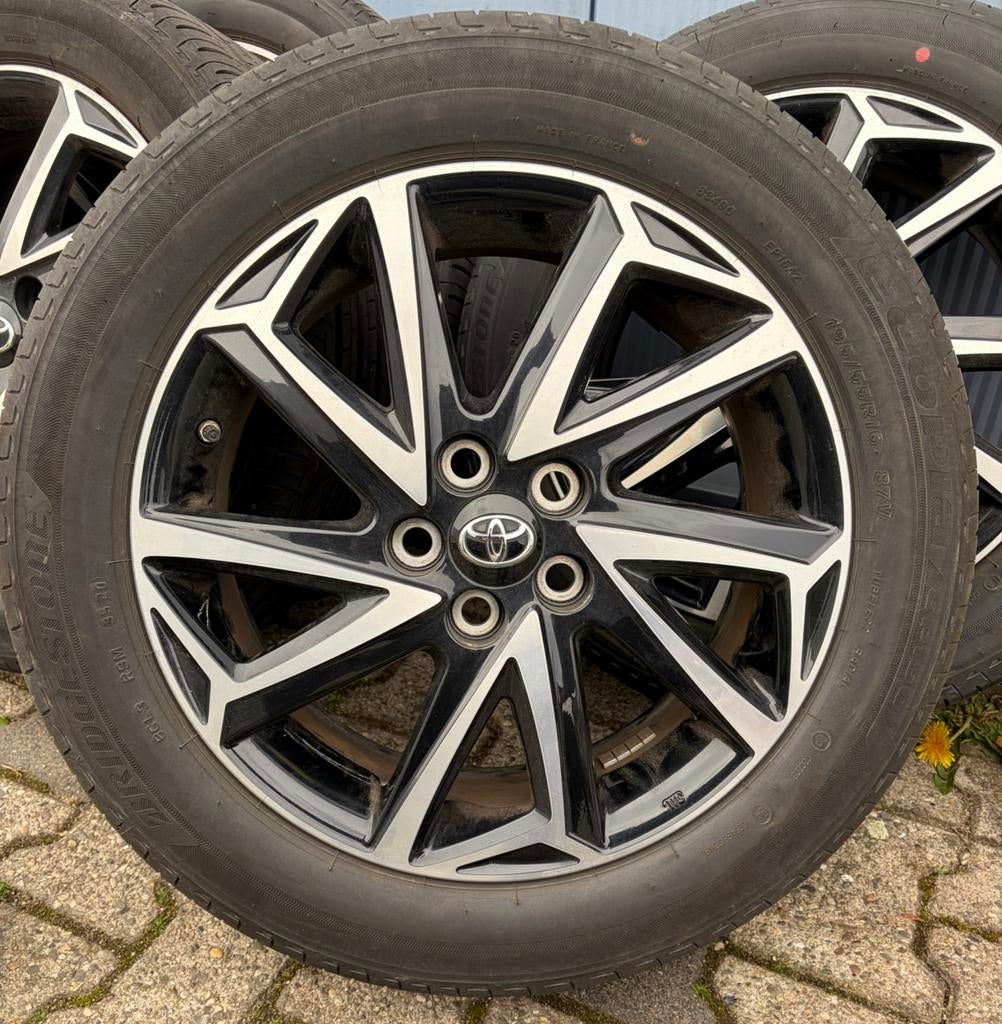 16” Originele Toyota Yaris Velgen + Zomerbanden, Auto-onderdelen, 16 inch, Banden en Velgen, 195 mm, Winterbanden