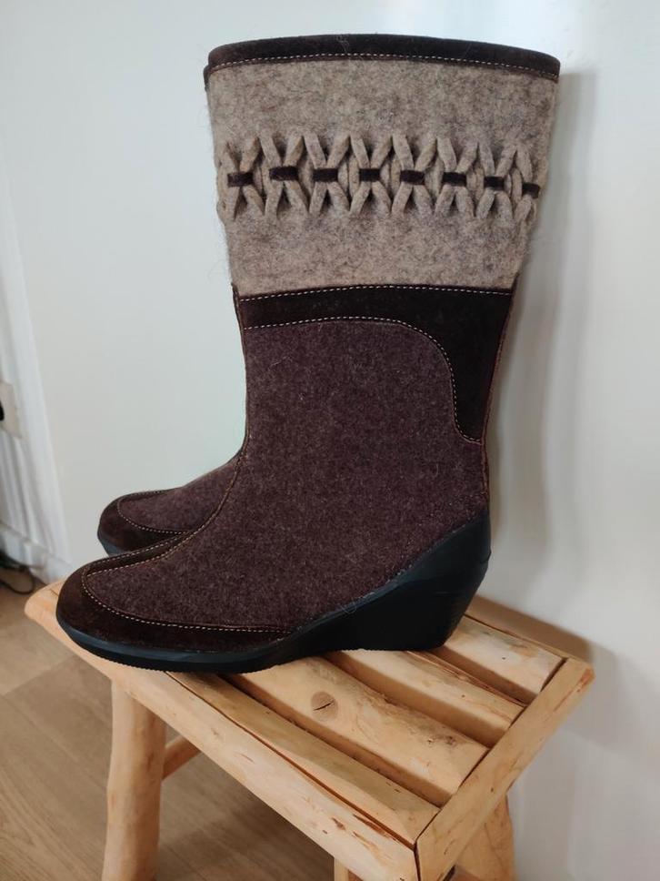 Handgemaakte vilten en leren laarzen, maat 38, nieuw, Kleding | Dames, Schoenen, Nieuw, Hoge laarzen, Bruin, Ophalen of Verzenden