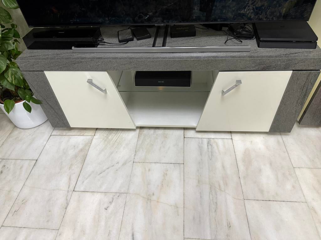 Tv meubel gratis ophalen in Rotterdam, Ophalen, Gebruikt, 100 tot 150 cm, Minder dan 100 cm