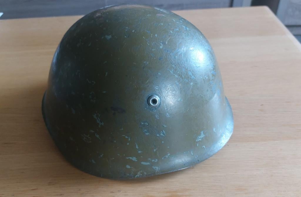 Vintage Legerhelm - Groen - Helm met liner en kinriem, Verzamelen, Militaria | Algemeen, Ophalen of Verzenden, Landmacht, Nederland