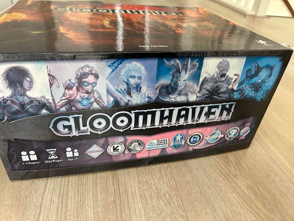 Gloomhaven, Hobby en Vrije tijd, Gezelschapsspellen | Bordspellen, Ophalen of Verzenden, Zo goed als nieuw