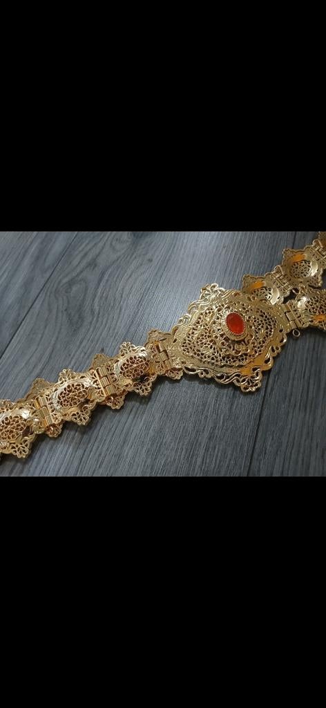Nieuwe Gouden Tailleriem met Rode Steen, Kleding | Dames, Riemen en Ceinturen, Overige kleuren, Nieuw, Tailleriem, Ophalen of Verzenden
