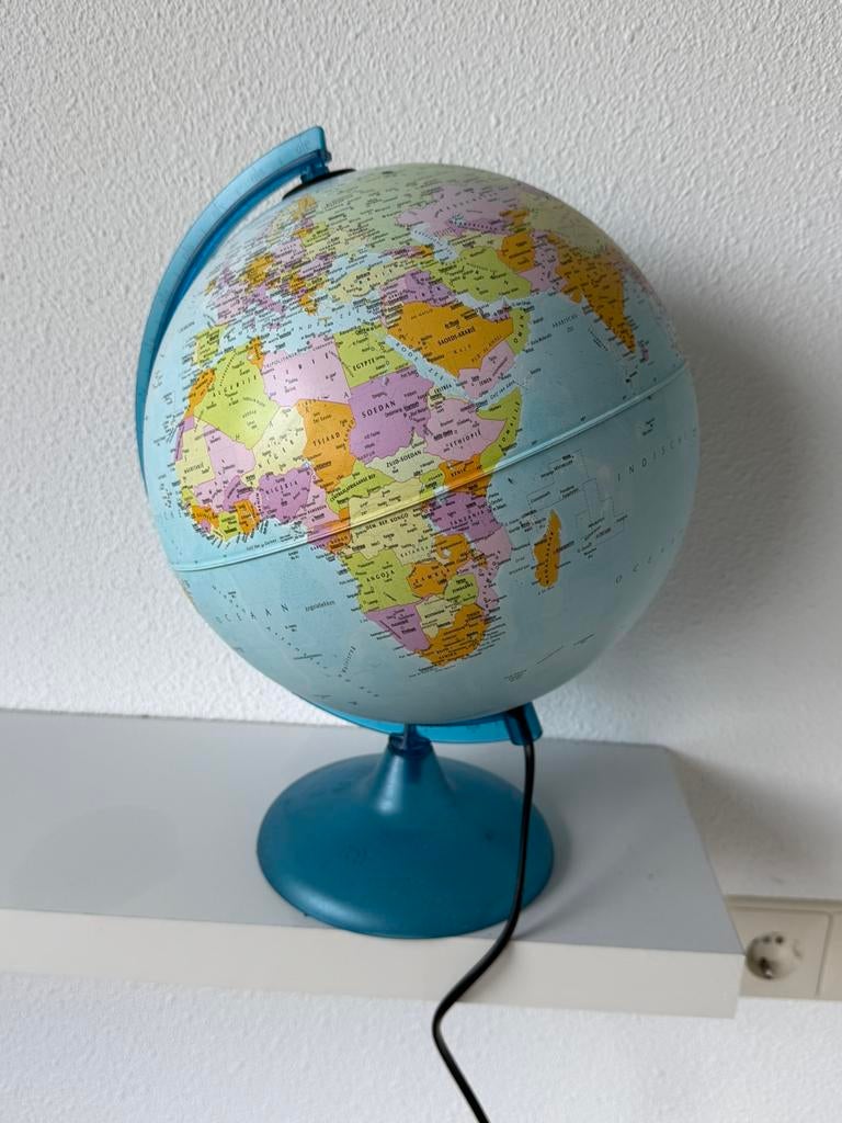 Wereldbol met licht, Huis en Inrichting, Woonaccessoires | Wereldbollen, Ophalen of Verzenden, Zo goed als nieuw