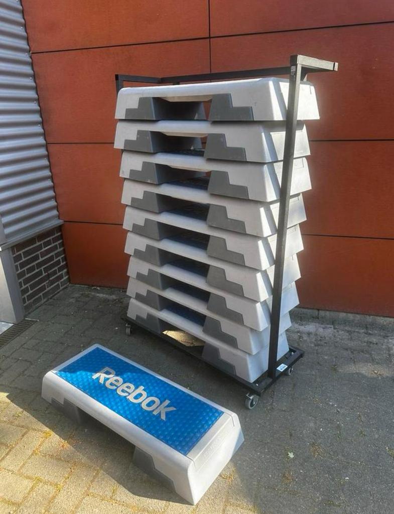 10 Reebok Step + Opbergrek met wieltjes, Sport en Fitness, Fitnessmaterialen, Ophalen, Gebruikt