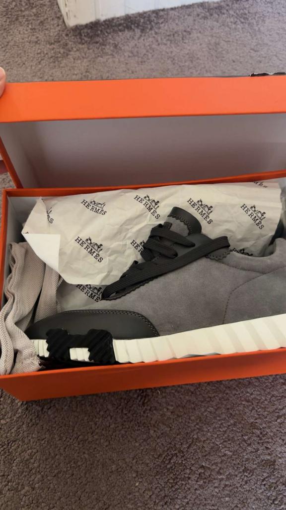 Hermes sneakers - Grijs suède met witte zool, Kleding | Heren, Schoenen, Overige kleuren, Nieuw, Ophalen of Verzenden, Sneakers of Gympen