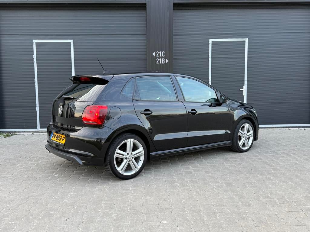 Volkswagen Polo 1.4 TDI R-Line 2016 stoelverwarming/full opt, Auto's, Voorwielaandrijving, 580 kg, USB, Zwart